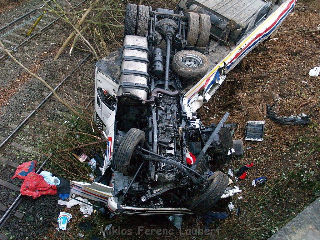 LKW stuerzt um A 3 Rich Frankfurt AK Heumar P0375.JPG